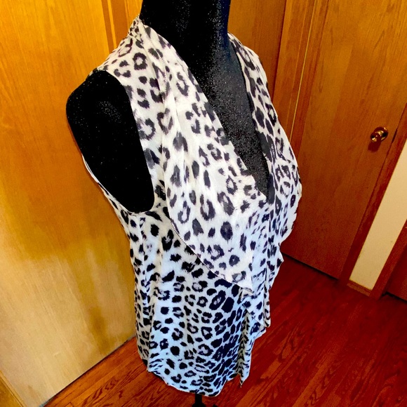 Aritzia Babaton sheer silk, black and grey leopard pattern. XXS - Picture 1 of 3